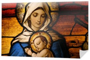 Witraż przedstawiający Matkę Boską trzymającą Dzieciątko Jezus