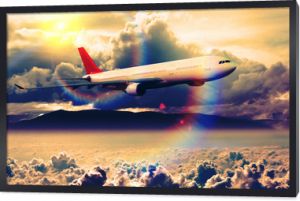 Koncepcja podróży samolotem i przeznaczenia. Komercyjny samolot lecący nad zachód słońca krajobraz. Linie lotnicze i biura podróży