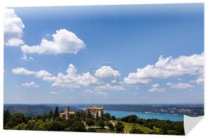 widok na spokojny krajobraz, z piękną architekturą i majestatyczny natura w provence, Francja