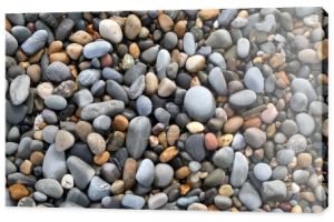 bliska kolorowe kamienie na plaży.