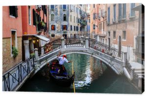 Wenecja, Włochy - Gondolier i zabytkowe kamienice