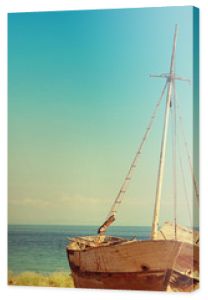 Ramy łodzi na plaży nad morzem w Grecji. Stara łódź rybacka
