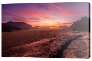 Zachód słońca na pustyni Wadi Rum, Jordania