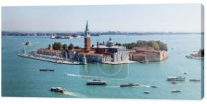 panoramiczny widok na wyspę San Giorgio Maggiore i wodospady pływające na rzece w Wenecji, Włochy 