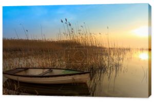 Zachód słońca nad jeziorem Balaton z łodzi