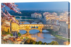 Ponte Vecchio nad rzeką Arno we Florencji na wiosnę, Włochy