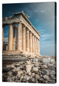 Partenon na Akropolu w Atenach, Grecja. Grecka świątynia na tle nieba.