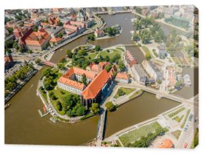 Widok z lotu ptaka na zabytkowy Ostrów Tumski, Wrocław, Polska