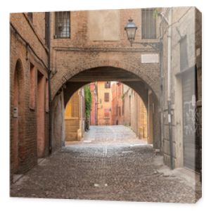 Starożytna średniowieczna ulica w centrum miasta Ferrara