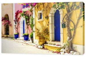 Najpiękniejsze greckie wioski - kolorowe Assos w Cefalonii. Wyspa Jońska.