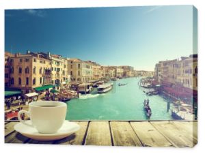 kawa na stół i Wenecji w zachód słońca, Włochy