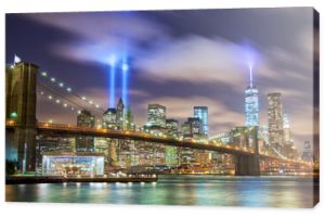 Panoramę Manhattanu z Brooklyn Bridge i Towers of Lights w Nowym Jorku