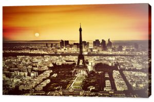 Paryż, Francja o zachodzie słońca. Widok z lotu ptaka na Wieżę Eiffla