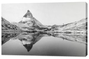 Riffelsee z Matterhorn Reflection, Szwajcaria (wersja B&W)