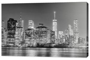Noc panoramę Nowego Jorku w czerni i bieli, Stany Zjednoczone Ameryki.