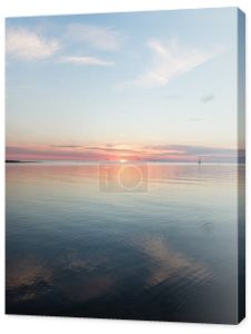 Seascape piękny zachód słońca nad Morzem Bałtyckim