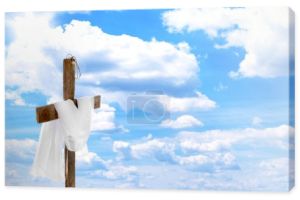 Krzyż z korony cierniowej i tkaniny, na tle błękitnego nieba