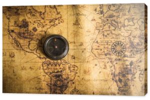 Stara mapa z kompasem