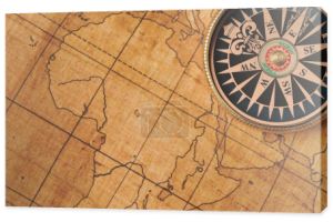 stary kompas i mapę