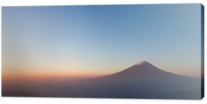 Szczyt góry Fuji i wschodzące niebo w sezonie jesiennym
