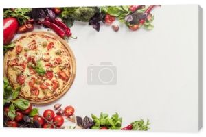 włoska pizza i świeże warzywa