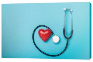 Widok z góry dekoracyjne serce i stetoskop na niebieskim tle, koncepcja Światowego Dnia Zdrowia
