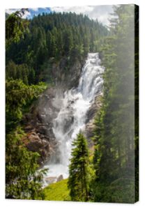 Imponujący widok na wodospady krimml w Austrii (Krimmler Wasserfälle)
