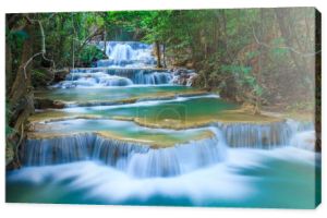 wodospad głębokiego lasu w kanchanaburi, Tajlandia