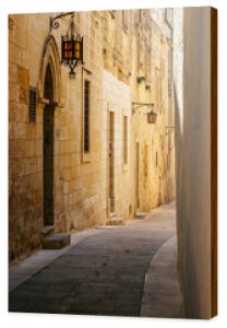 Starożytna wąska maltańska ulica w Mdinie