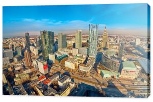 Piękny panoramiczny widok z lotu ptaka na centrum Warszawy i wieżowiec mieszkalny „Złota 44” zaprojektowany przez amerykańskiego architekta Daniela Libeskinda