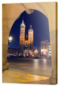 Kościół Mariacki w nocy w Kraków, Polska.