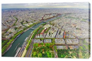 widok z lotu ptaka na Paryż i Sekwaną z wieży Eiffla