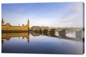 Piękny poranny widok na most Westminster Bridge i Houses of Parliament z rzeką Tamizą - Londyn, Wielka Brytania