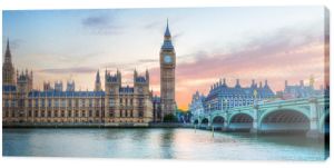 Panorama Londynu, Wielkiej Brytanii. Big Ben w Pałacu Westminsterskim nad Tamizą o zachodzie słońca