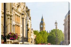 Widok Big Bena z Trafalgar Square w Londynie