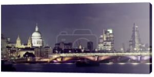 Londyn skyline w nocy