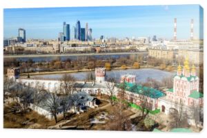 Widok z Moskwy z Nowodziewiczy w Moskwie. Moscow City w dist