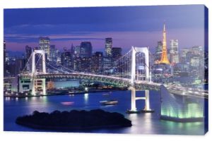 Rainbow Bridge obejmujące zatokę Tokio z Tokyo Tower