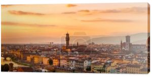 Miasto Florencja podczas Złotego słońca. panoramiczny widok na rzekę Arno, z Ponte Vecchio, Palazzo Vecchio i Katedra Santa Maria del Fiore (Duomo), Florencja, Włochy