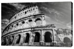 Koloseum w Rzymie, Włochy. Amfiteatr w czerni i bieli