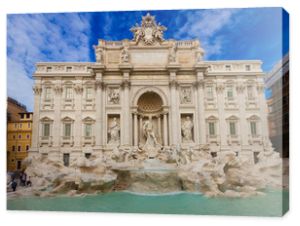 odrestaurowana fasada słynnej fontanny di Trevi w Rzymie w dzień, Włochy