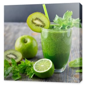 zdrowy koktajl zielony napój ze szpinakiem i seler