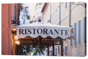 włoska restauracja, znak na ulicy w Rzymie, Włochy