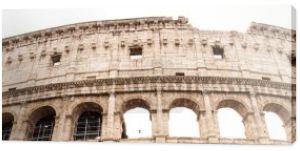 Rzym, Włochy-28 czerwca 2019: panoramiczny strzał ruiny Koloseum