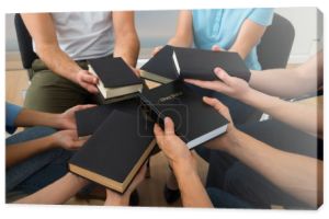 Osób posiadających Pismo Święte