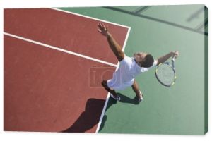 młody człowiek tenisa odkryty