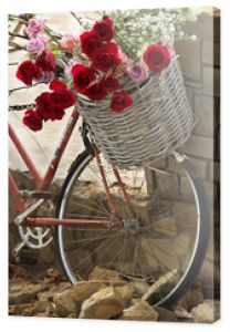 Kosz róż na rowerze