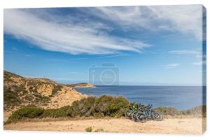 Sześć rowerów na Busha coastal Path na Korsyce