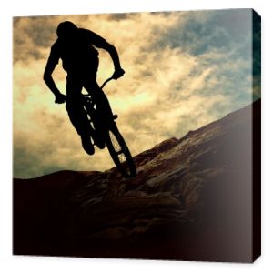 sylwetka człowieka na ograniczonej rower, zachód słońca