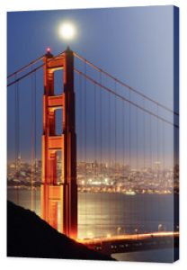 Księżyc w pełni wschodzący nad mostem Golden Gate
